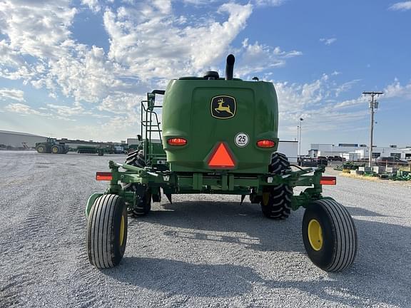 Image of John Deere W235R equipment image 3