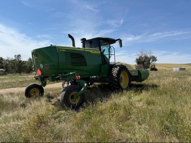 Image of John Deere W235R equipment image 3