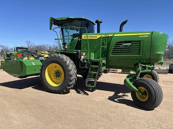 Image of John Deere W235R equipment image 3