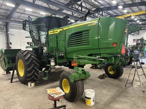 Image of John Deere W235R equipment image 1