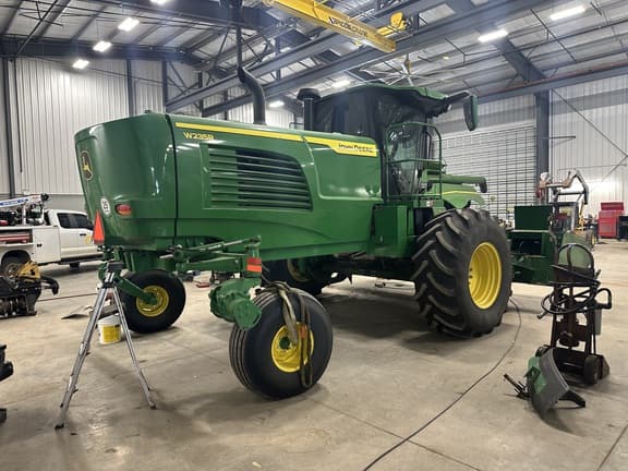 Image of John Deere W235R equipment image 2