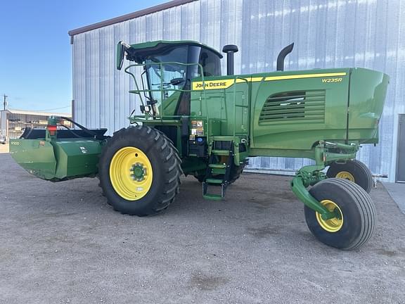 Image of John Deere W235R equipment image 3