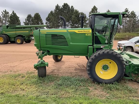 Image of John Deere W235R equipment image 4