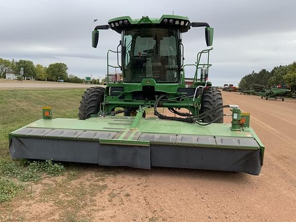 Image of John Deere W235R equipment image 3