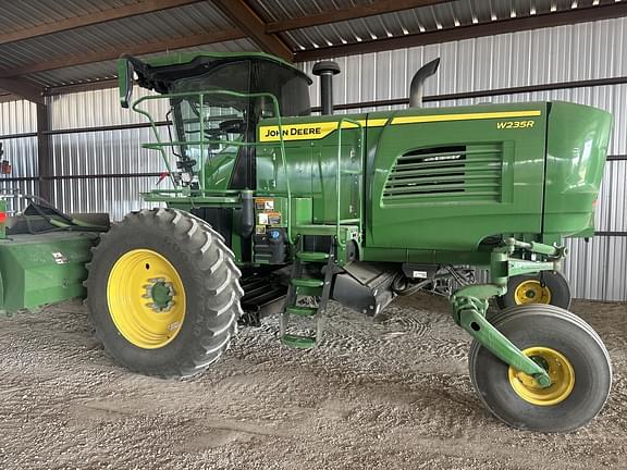 Image of John Deere W235R equipment image 2