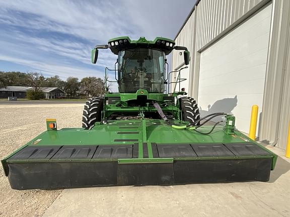 Image of John Deere W235R equipment image 4