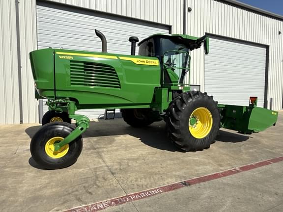 Image of John Deere W235R equipment image 3