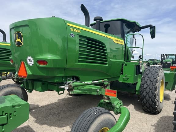Image of John Deere W235R equipment image 4
