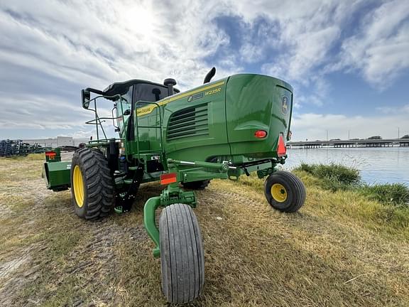 Image of John Deere W235R equipment image 1