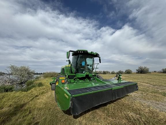 Image of John Deere W235R equipment image 3