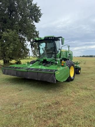 Image of John Deere W235R equipment image 2