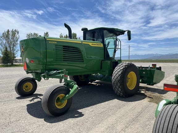 Image of John Deere W235R equipment image 3