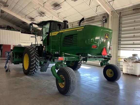 Image of John Deere W235R equipment image 3