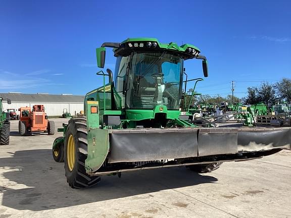 Image of John Deere W235R equipment image 4