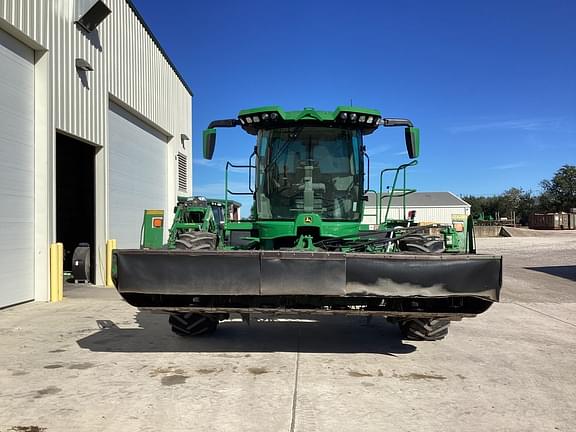 Image of John Deere W235R equipment image 3