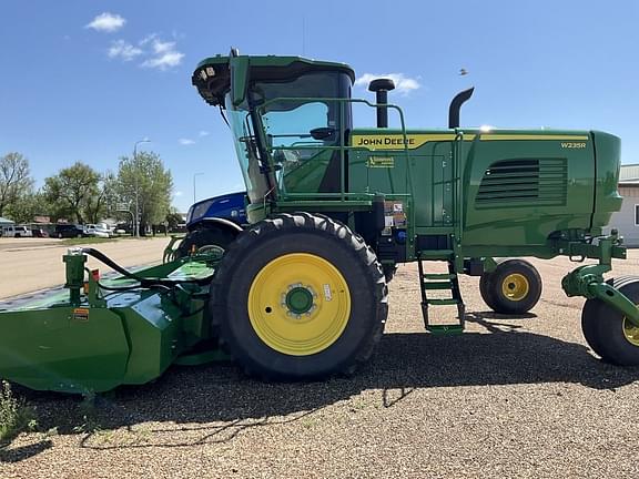 Image of John Deere W235R equipment image 1