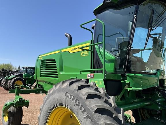Image of John Deere W235R equipment image 3