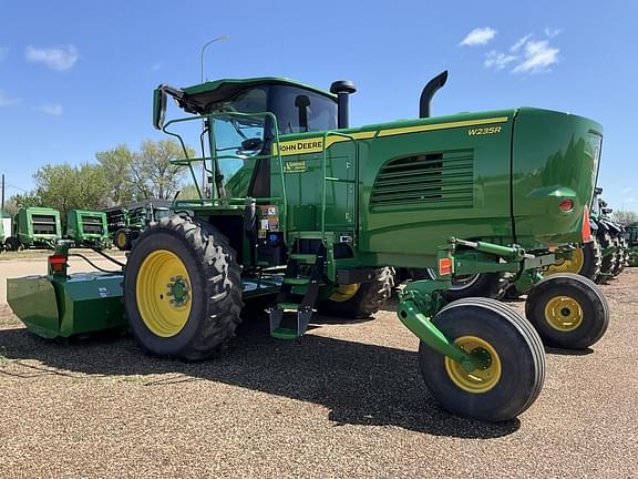 Image of John Deere W235R equipment image 4