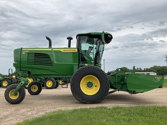 Image of John Deere W235R equipment image 4