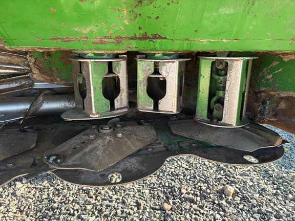 Image of John Deere W235R equipment image 4