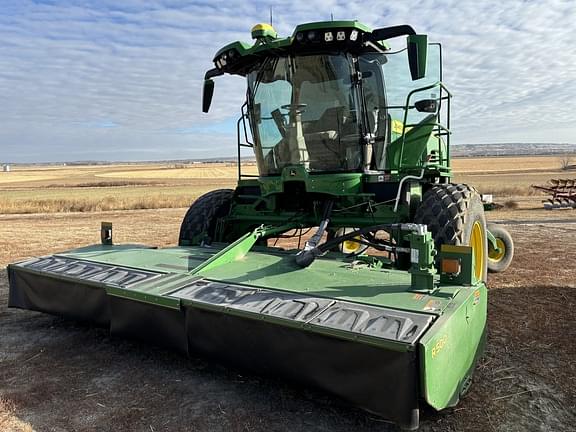 Image of John Deere W235R equipment image 2