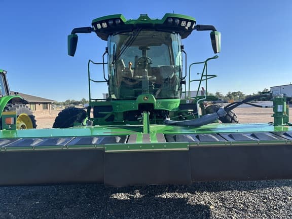 Image of John Deere W235R equipment image 3