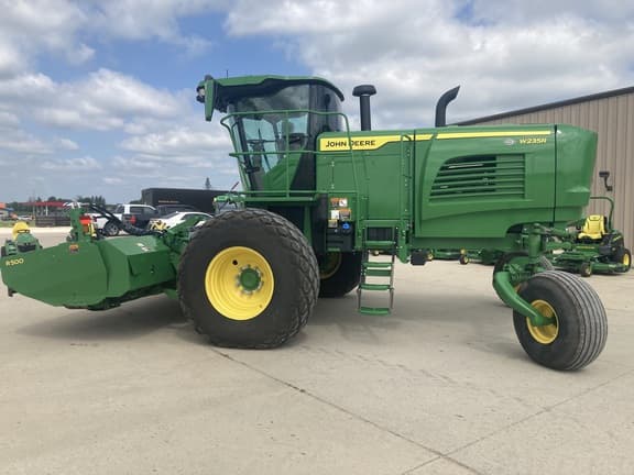 Image of John Deere W235R equipment image 3