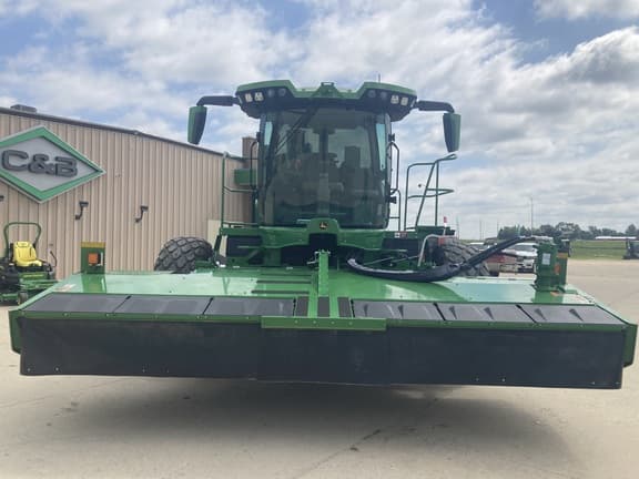 Image of John Deere W235R equipment image 1