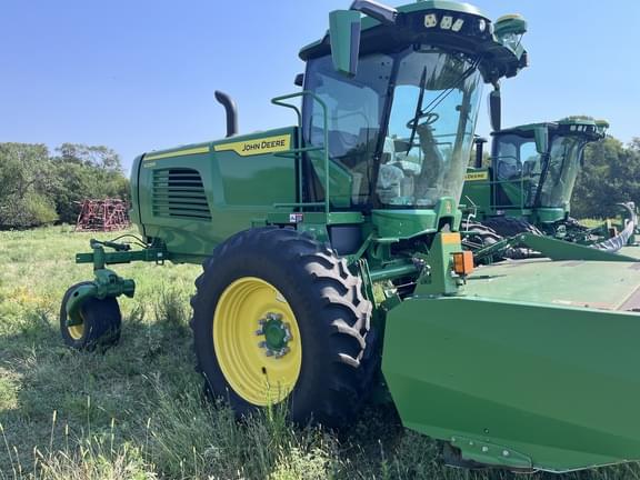 Image of John Deere W235R equipment image 3