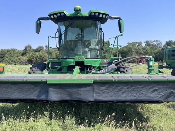 Image of John Deere W235R equipment image 1