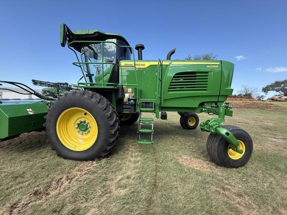 Image of John Deere W235R equipment image 4