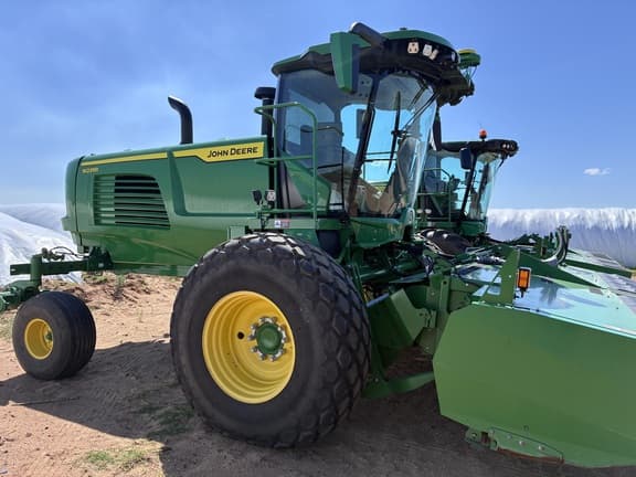 Image of John Deere W235R equipment image 3