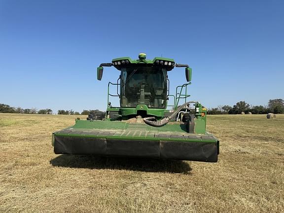 Image of John Deere W235R equipment image 4