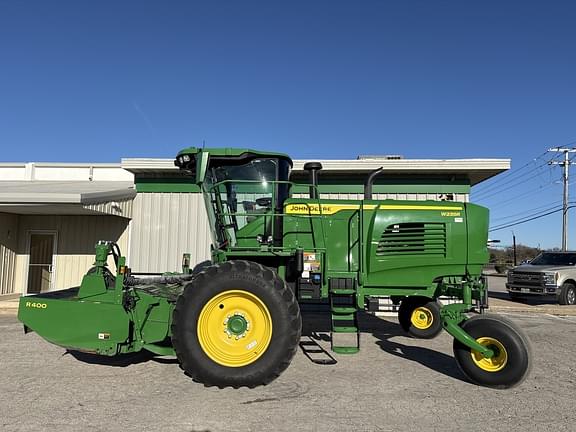 Image of John Deere W235R equipment image 1