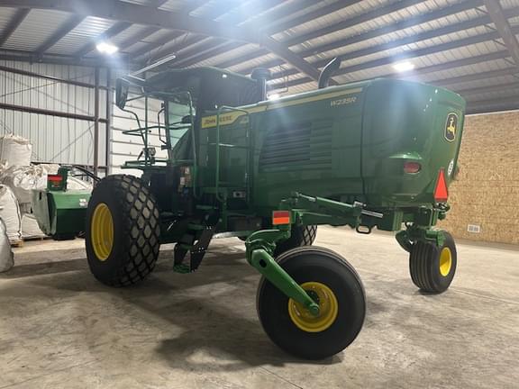 Image of John Deere W235R equipment image 3