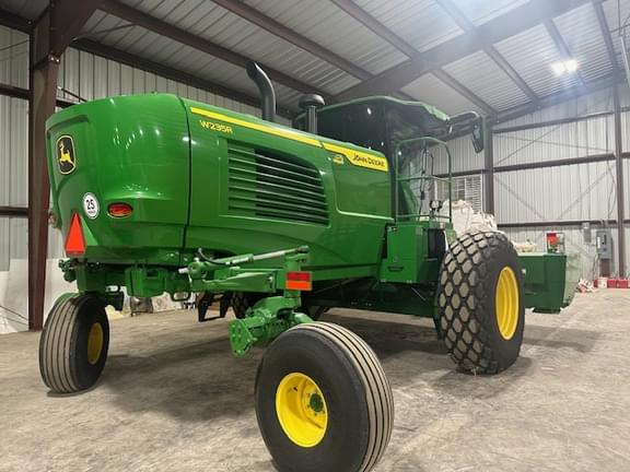 Image of John Deere W235R equipment image 2