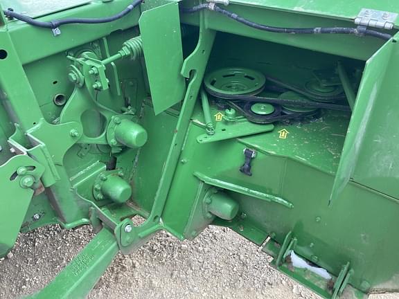 Image of John Deere W235R equipment image 3