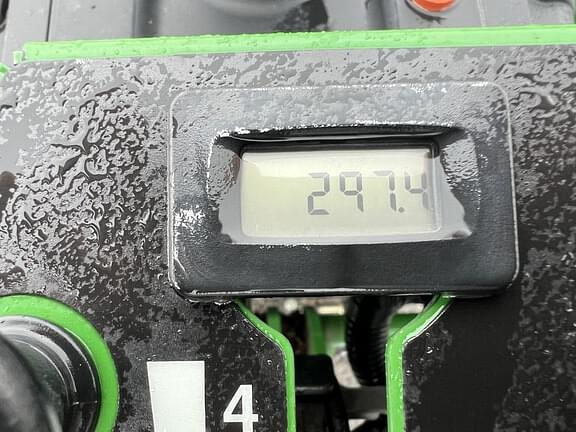 Image of John Deere W36R equipment image 4