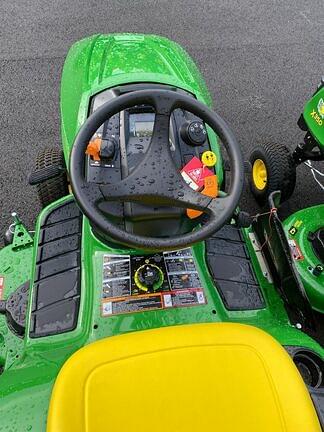 Image of John Deere X330 equipment image 3