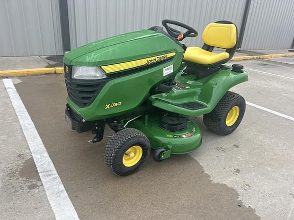 Image of John Deere X330 equipment image 1