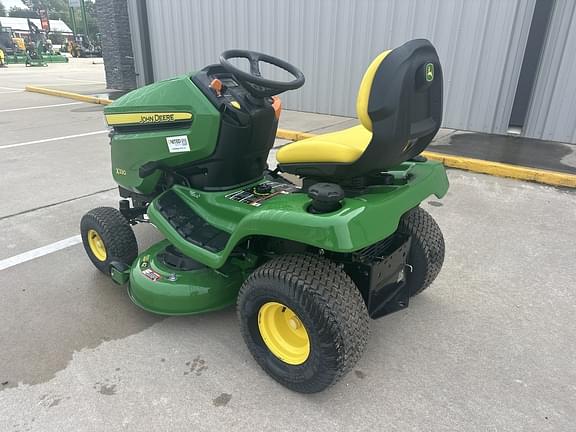 Image of John Deere X330 equipment image 2