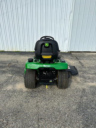 Image of John Deere X330 equipment image 3