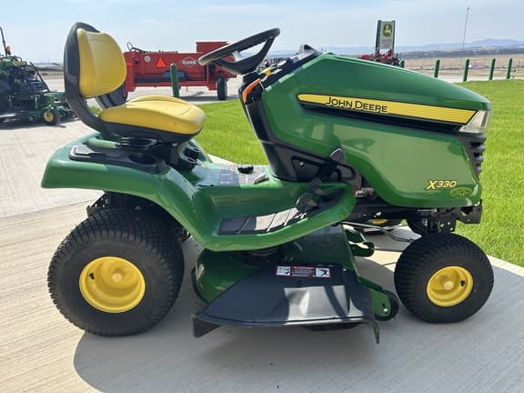 Image of John Deere X330 equipment image 4