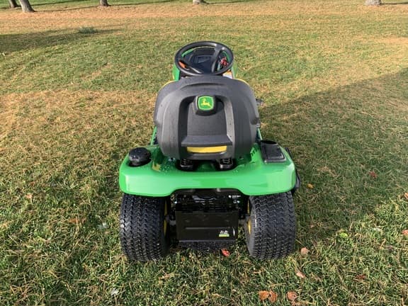 Image of John Deere X330 equipment image 3