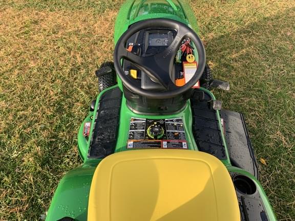 Image of John Deere X330 equipment image 4