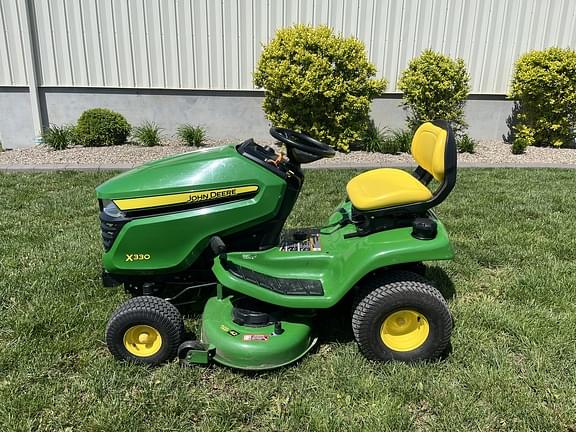 Image of John Deere X330 equipment image 1