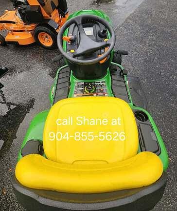Image of John Deere X330 equipment image 3