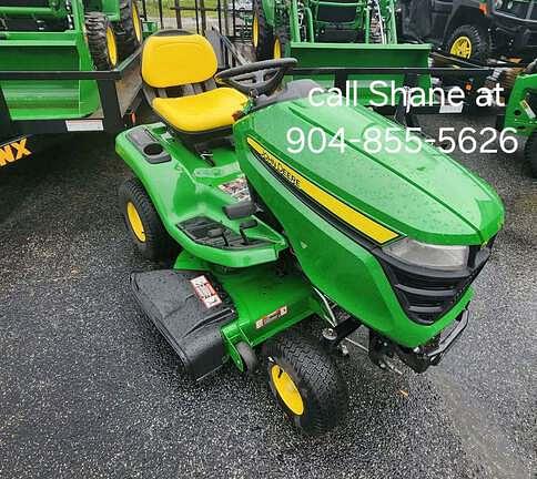 Image of John Deere X330 equipment image 1