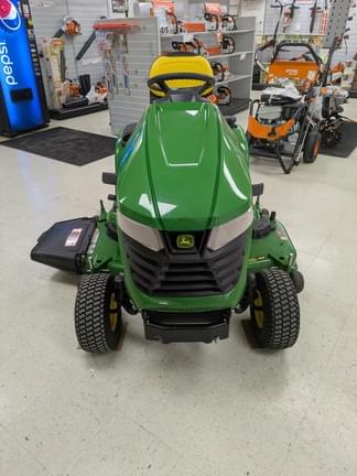 Image of John Deere X330 equipment image 1