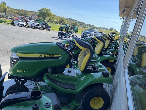 Image of John Deere X330 equipment image 1